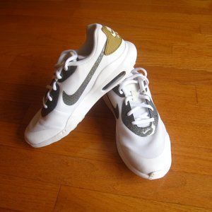 NEW Nike Air Max Oketo Size 7.5 Womens